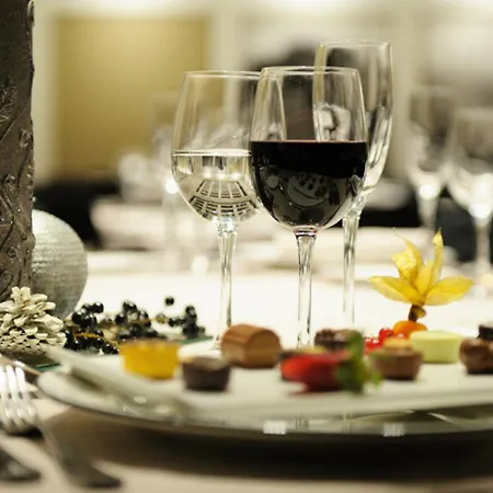 1898 Hotell 4*